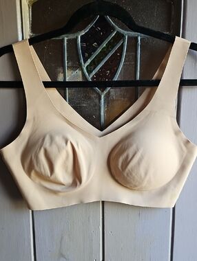 Honeylove Smooth V-Neck Bra in Tan